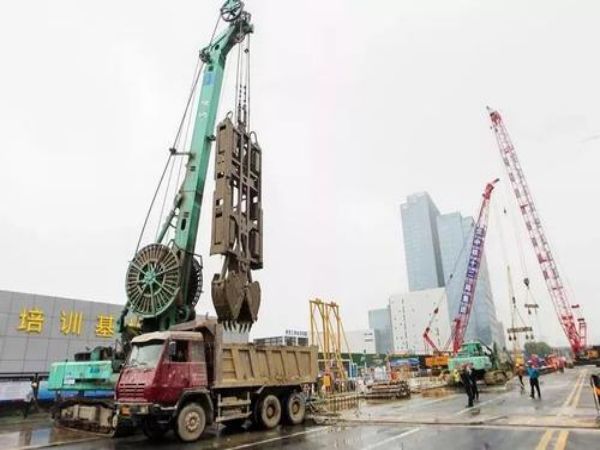 恩施市吊车出租_吊车出租人员要注意哪些问题